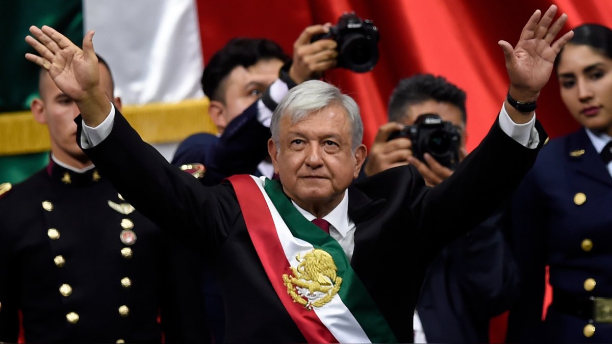 CitlaHM's tweet photo. 67 años de vida; más de la mitad luchando por un México diferente.

Andrés Manuel @lopezobrador_ ha tenido la capacidad de contagiarnos esperanza y deseos de cambio a millones de personas. 

#FelizCumpleañosPresidente, te queremos mucho. 
¡Sigue caminando! https://t.co/UyNOuEMYBc https://t.co/uBZ1LVN1R6