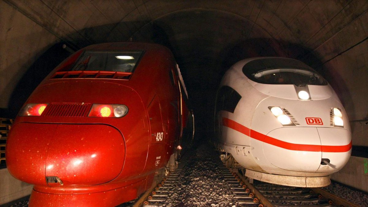 Parfois il arrive qu'un train ne puisse plus avancer par ses propres moyens : panne ou possibilité d'avancer fortement réduite, il n'y arrive plus. Le conducteur va alors pester et appliquer ses documents.