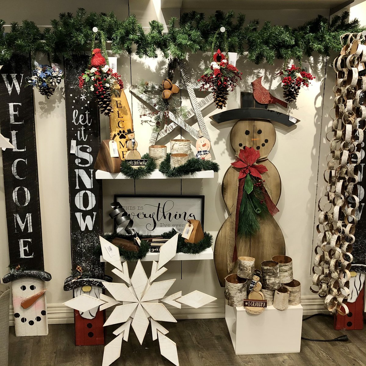 Tanger Outlet Tilton tweet media