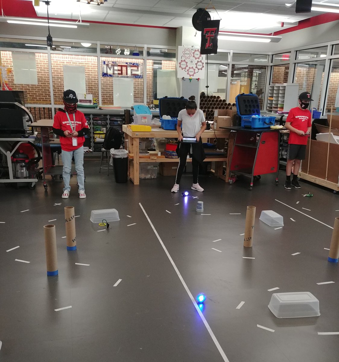 GMSLibraryVoice's tweet photo. @GrapevineMiddle 
6th gr ELA STEM Design Challenge: create a harness and navigate the course #GMSSTEM #PonyUp https://t.co/1M7PReMUCx