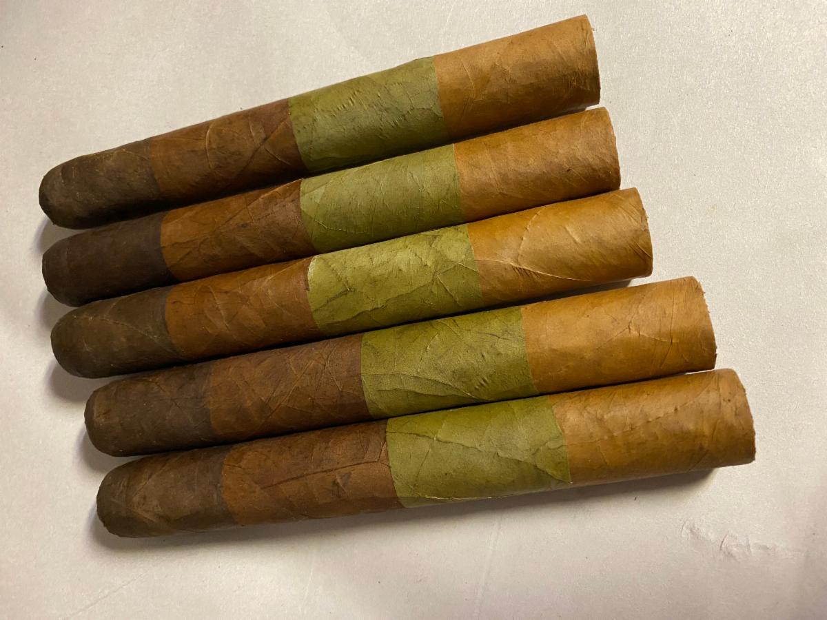 CigarbundlesMIA's tweet photo. [[FIRSTNAME OR "Cigar Enthusiast"]]?The Best $19.99 you will spend on Cigars #Lalineaverde #lalineanegra #cigarbundlesofmiami #onlineonly https://t.co/3yVeekxjWd https://t.co/LenjC1zEH9