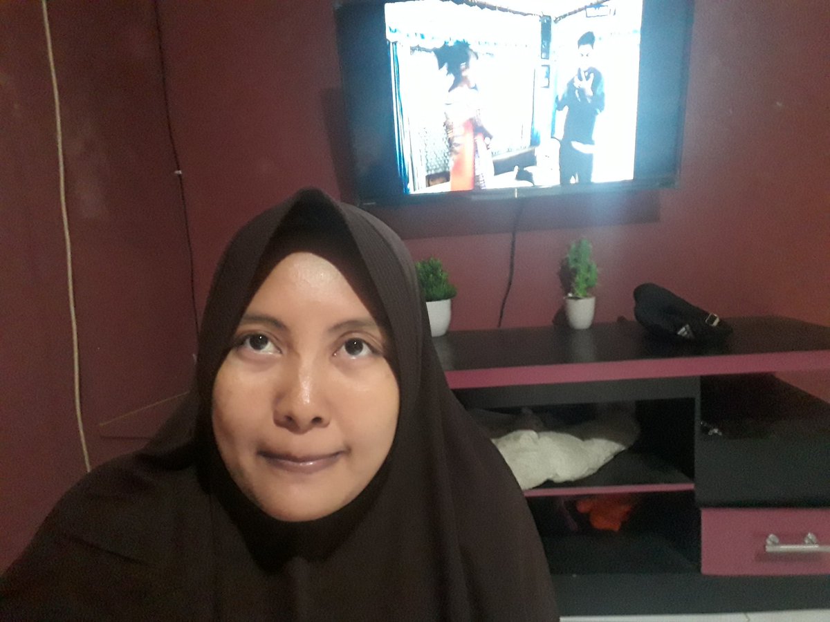 imela05's tweet photo. Pacar selingkuh, auto tinggalin. Cowok tak setia, ke laut aja. #IndonesiaGiveaway52 @TRANS7 https://t.co/U7rCiqZuwe