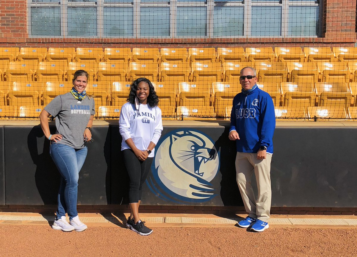 tiaraaa_pears's tweet photo. I am beyond blessed to announce that I have verbally committed to Lander University to continue my academic and athletic career! Huge thanks to everyone who helped me achieve this especially my parents and coaches! Can’t wait for what the future holds, Go Bearcats @LanderSoftball https://t.co/V3sUJussrE