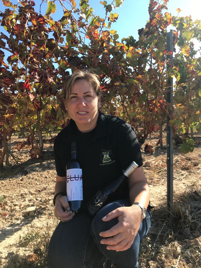DonesMonRural's tweet photo. 🍇El #vi no pot faltar a taula i menys per #Nadal! Trobareu 2 ampolles de #vinegre del @cellerclua de la Rosa Domènech als lots que hem creat per aquestes festes:

🍷LOT 4: Il·lusió negre
🍷LOT 5: Mil·lennium

Regala productes de la terra! https://t.co/auD5Sexab2 #DonesMónRural https://t.co/vwcc7a9GHj