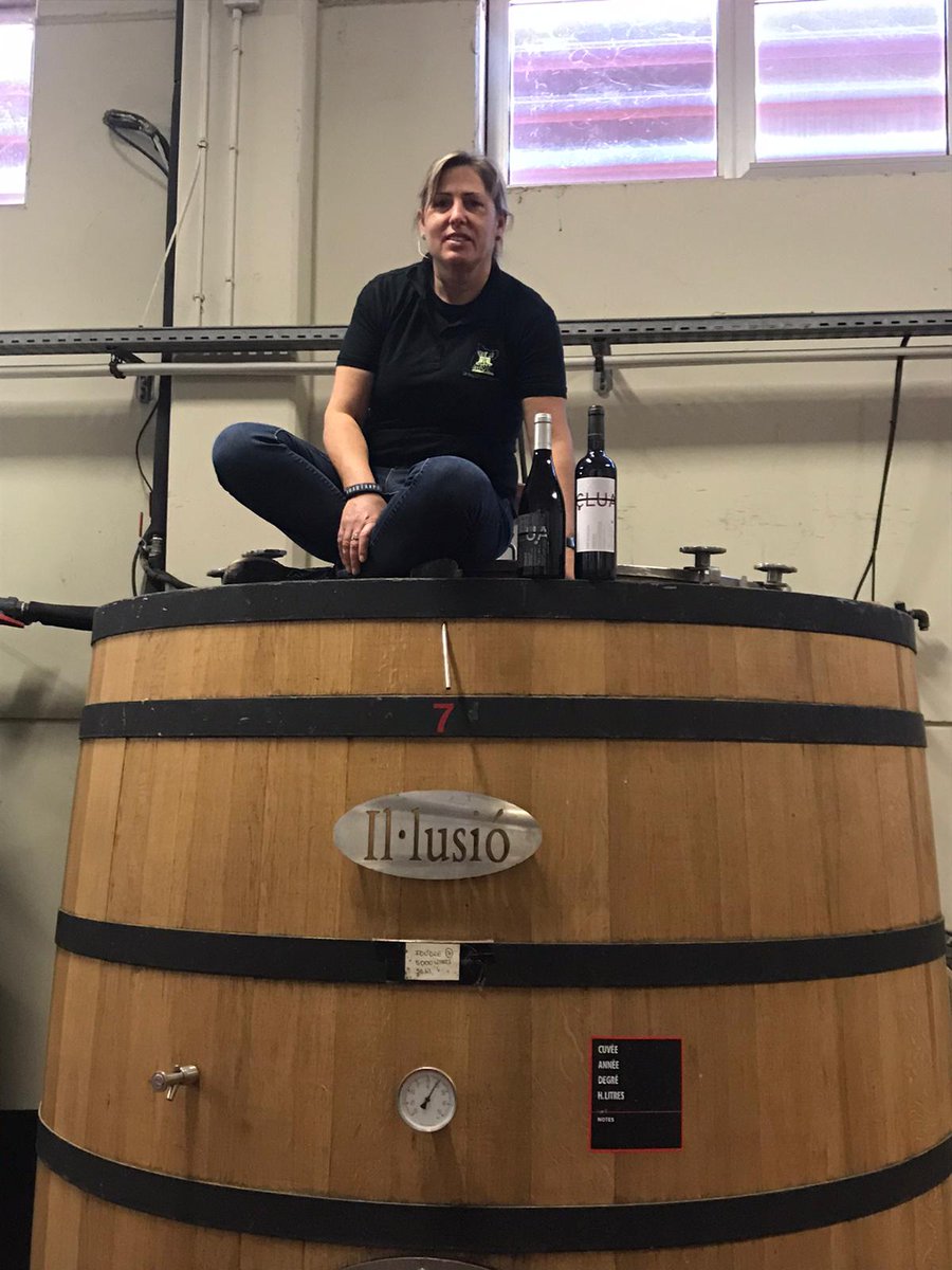 DonesMonRural's tweet photo. 🍇El #vi no pot faltar a taula i menys per #Nadal! Trobareu 2 ampolles de #vinegre del @cellerclua de la Rosa Domènech als lots que hem creat per aquestes festes:

🍷LOT 4: Il·lusió negre
🍷LOT 5: Mil·lennium

Regala productes de la terra! https://t.co/auD5Sexab2 #DonesMónRural https://t.co/vwcc7a9GHj