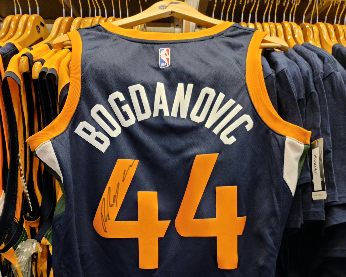 deltacenter's tweet image. 🚨Giveaway🚨Win a @44Bojan autographed jersey &amp;amp; $50 to @utahjazz Team Store to get ready for the return of NBA to Vivint Arena!

Enter to win:
1️⃣Follow @jazzteamstore &amp;amp; @vivintarena
2️⃣Like &amp;amp; retweet this
3️⃣Comment &amp;amp; tell us what you'd buy at Team Store

Winner announced Monday.