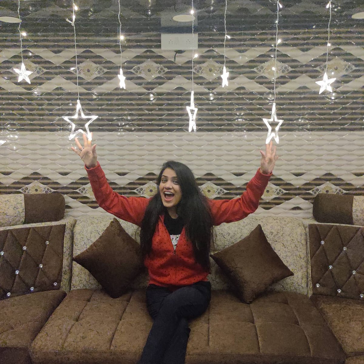 Magic_Mansi's tweet photo. #crazyme #crazydiwalinight🎉  #withoutcrackers💣💥 #besafe #happyandprosperousdiwali #happiness💕 #sweethome #withfamily❤️ #familytime #familylife❤️ #festivalvibes✨ #festiveseason https://t.co/WxVyBJ3wUt