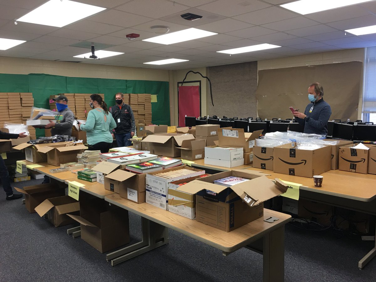 Materials distribution for DLA families is happening today at PL!  It’s taken an enormous amount of coordination among many people. ⁦<a href="/ISD279/">Osseo Area Schools</a> ⁦<a href="/PalmerLakeElem/">Palmer Lake Elementary</a>⁩ #togetherwewil