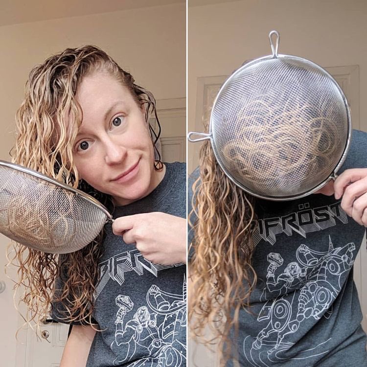 shiny_chica's tweet photo. ماعندك دفيوزر تجففين فيه الكيرلي؟ ترا فيه حل بديل وسريع بالمطبخ💡😂🏸 #CurlyTips https://t.co/WqYAwNY7JS
