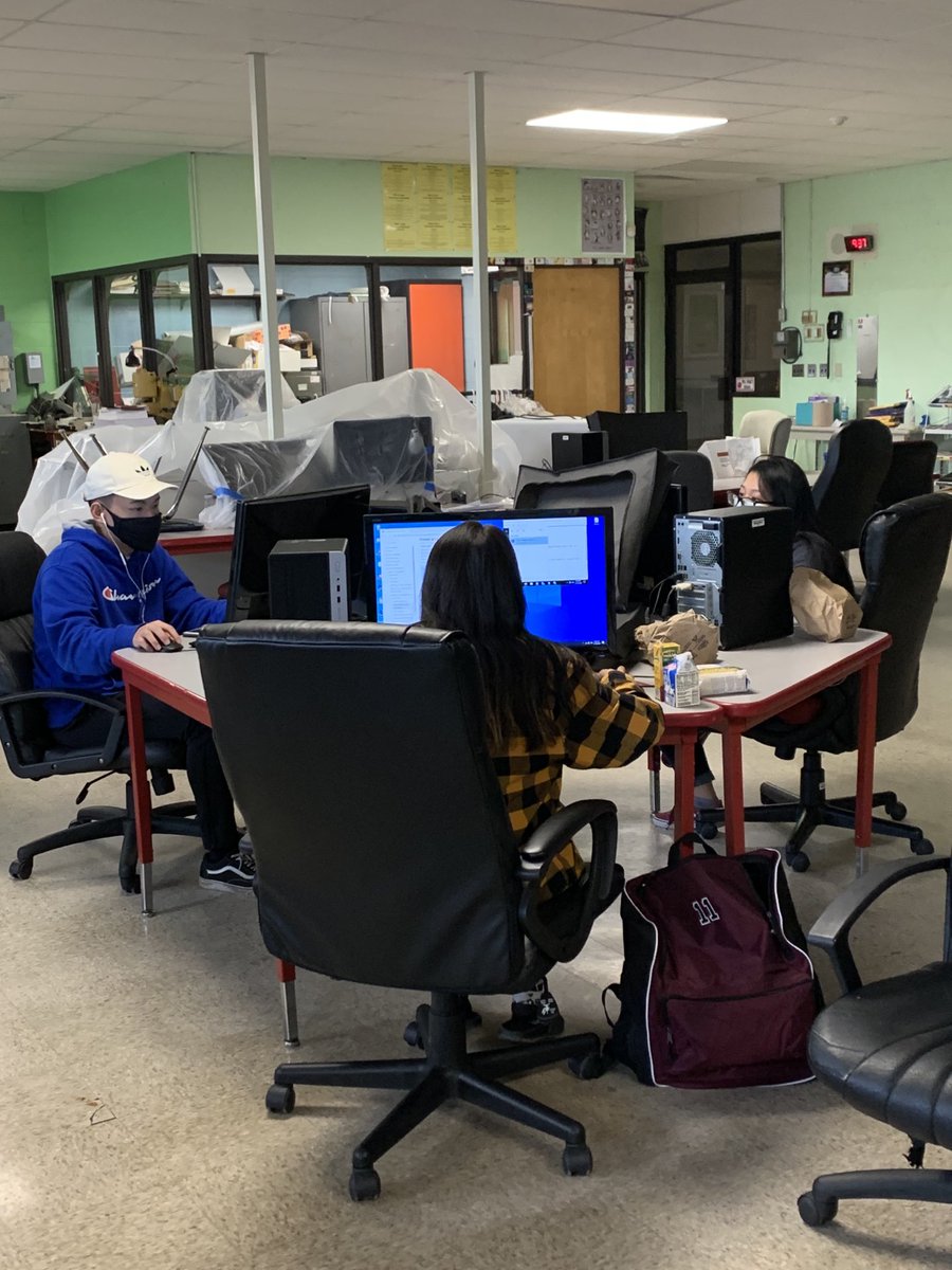 ___nancyk's tweet photo. A little different set up this year but still competing... Go CyberNovans!!! #CyberPatriot  ⁦@WeAreWACTC⁩ ⁦@wednovans⁩ ⁦@SkillsUSARI⁩ ⁦@LindaLarsenRI⁩ ⁦@whsnovanews⁩ https://t.co/QYPlHV6zO6