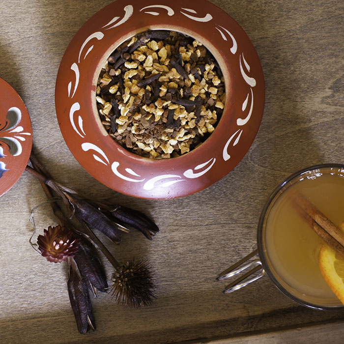 DiviniteaInfo's tweet photo. Due to #USPS backlog, we recommend ordering this weekend to receive teas in time for #Thanksgiving. 
#Tea makes a great companion to the Thanksgiving feast and aids #digestion. For advice on tea pairings, check out our guide: 
https://t.co/MQtZph2rhh https://t.co/keWengAY1v