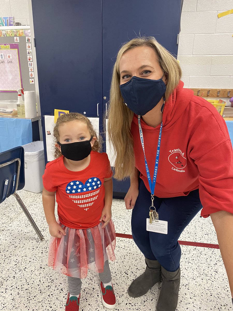 LeanneBolin16's tweet photo. Celebrating our military! @TrantwoodES @ScounselorLee https://t.co/7V5vIBZGTg