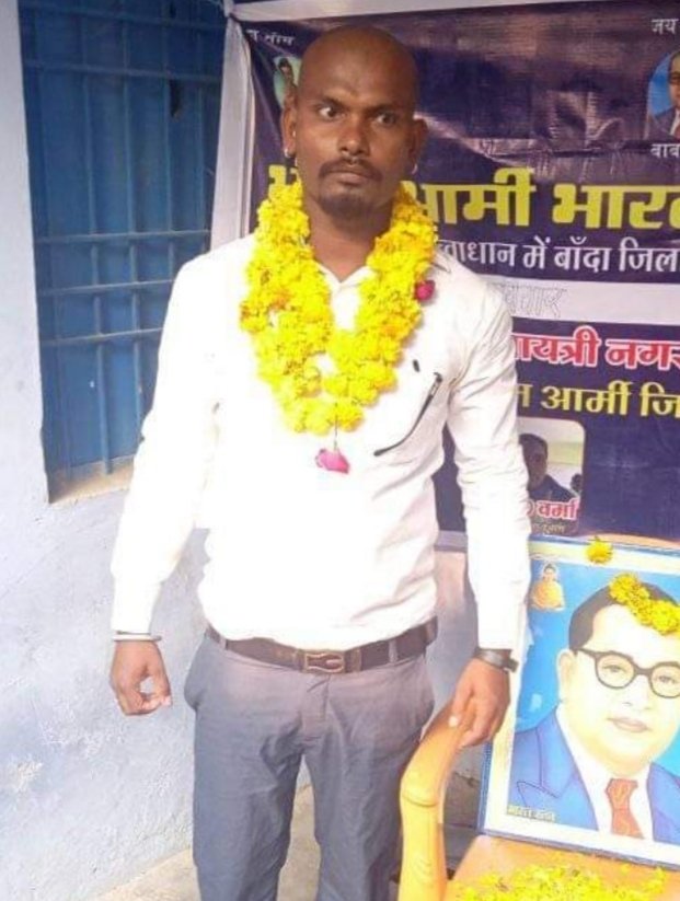 AnilVar24469720's tweet photo. भीम आर्मी बाँदा के जाबाज साथी श्रधेय @Radhe____Shyam जी को आजाद समाज पार्टी कांशीराम बाँदा से जिला सचिव नियुक्त किया जाता
आप से पूर्ण विश्वाश है की आपको जो जिम्मेदारी दी गयी   आप उसे पूर्ण निष्ठा व ईमानदारी के साथ निभायेंगे.
@BhimArmyChief @rajkumargautam_ https://t.co/MpjAMr1WC4