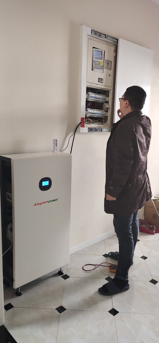 SusieSong9's tweet photo. 🔋AP-5096 arrived customer site to be installed. As backup UPS power station. Real All In One Energy Storage Device. Plug and play. Intelligent fashion appearance.
#batterywholesaler #allinoneess #solarpower #batterystorage #energystorage #inverterbattery #upspowersupply https://t.co/2oOP710WsM