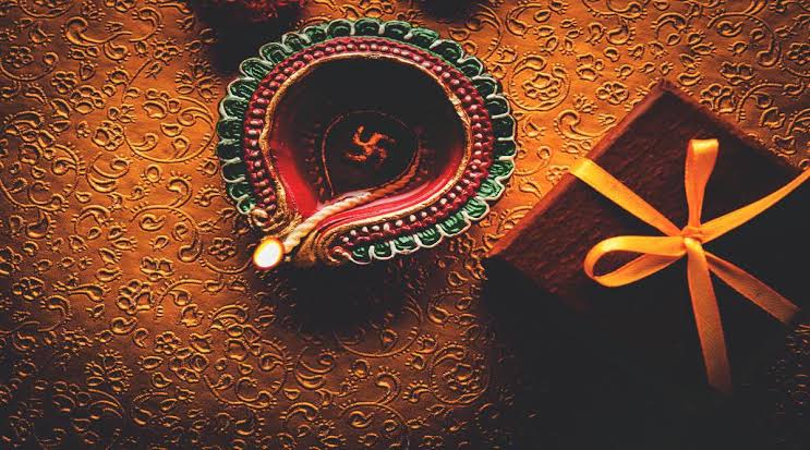Uniofkrishna's tweet photo. Wishing you a Happy #Diwali to all .Let's burn negative thoughts in lights of diwali #Diwali2020 #krishnauniversity @Uniofkrishna https://t.co/L3B05AZnDa