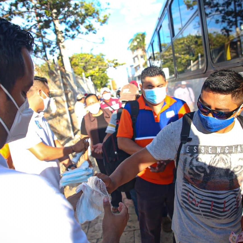 RooRostros's tweet photo. REFUERZA GOBIERNO ISLEÑO MEDIDAS CONTRA COVID-19 ENTREGANDO KITS PREVENTIVOS https://t.co/U2GiGxUIJC