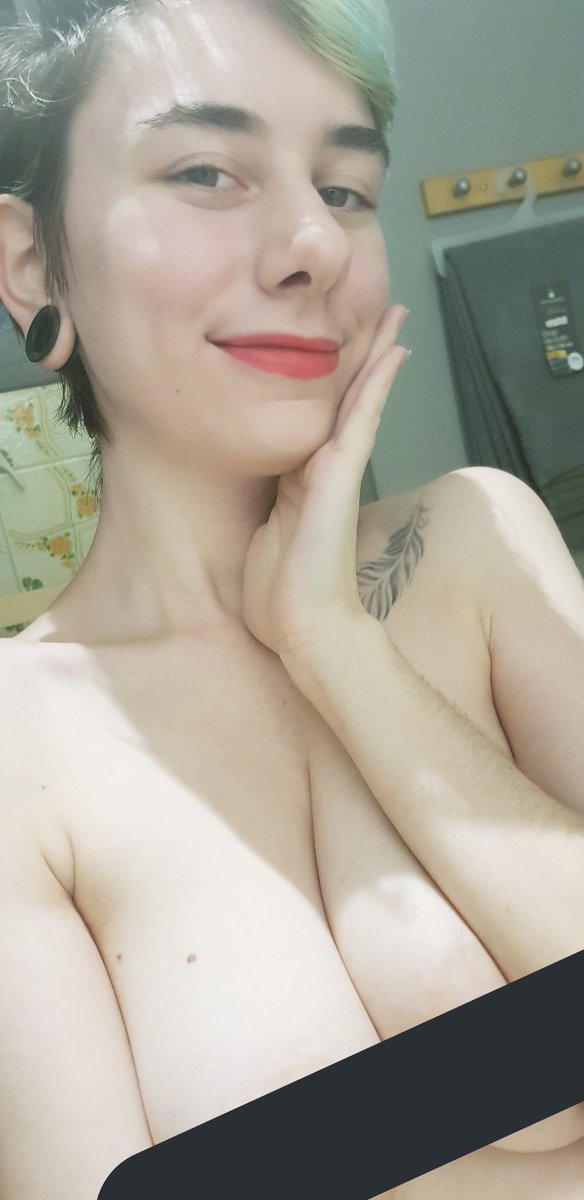 MymDevanikiyo's tweet photo. Que pensez-vous de mon rouge à lèvres ?
Désolée de mon visage un peu fatigué 😭
N'oubliez pas de vous abonner à mon mym ! Tout nouveau abonné aura une nude de mes gros seins 😘
https://t.co/SNSAWcX4la https://t.co/iZ1KlJbHBl