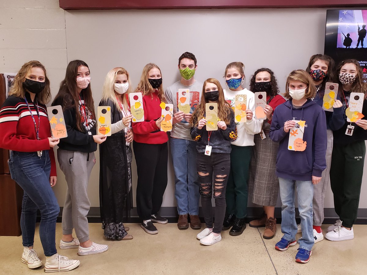 BizTech_grts's tweet photo. @grandrivertech FBLA members made Fall door hangers for residents at Morningside Center. Working on pen-pal cards next! #KindnessDay @mofbla https://t.co/6l41hpHqrJ