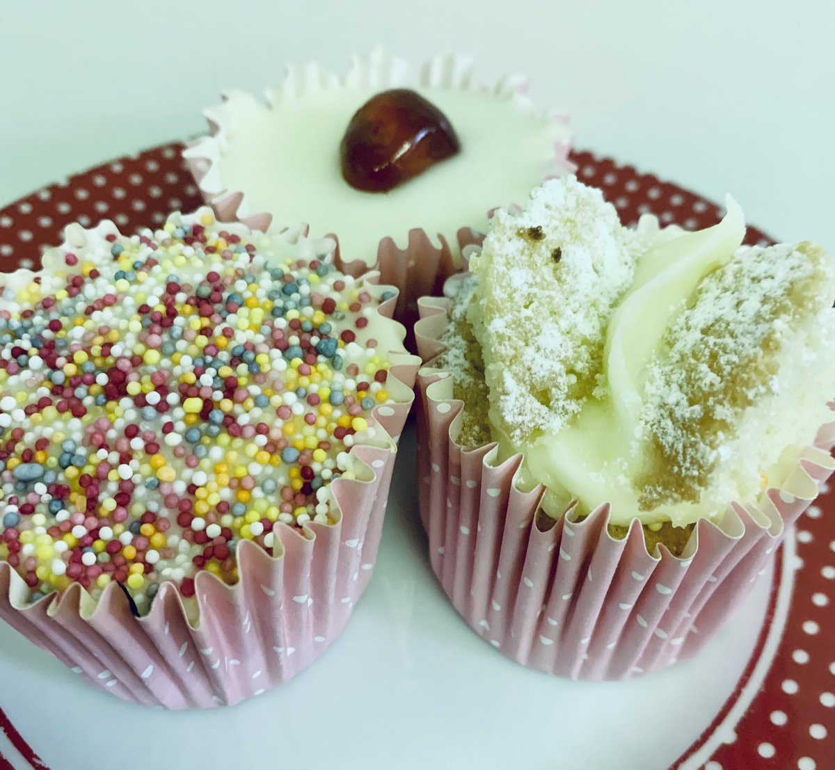LCC_ExtraCare's tweet photo. Big Thank You to our Angie for the gorgeous buns for all the staff and tenants at Cardinal Court. 🧁 ☕️ #FeelGoodFriday #ExtraCareService #LCCCareDeliveryService https://t.co/6OQS0glLjY