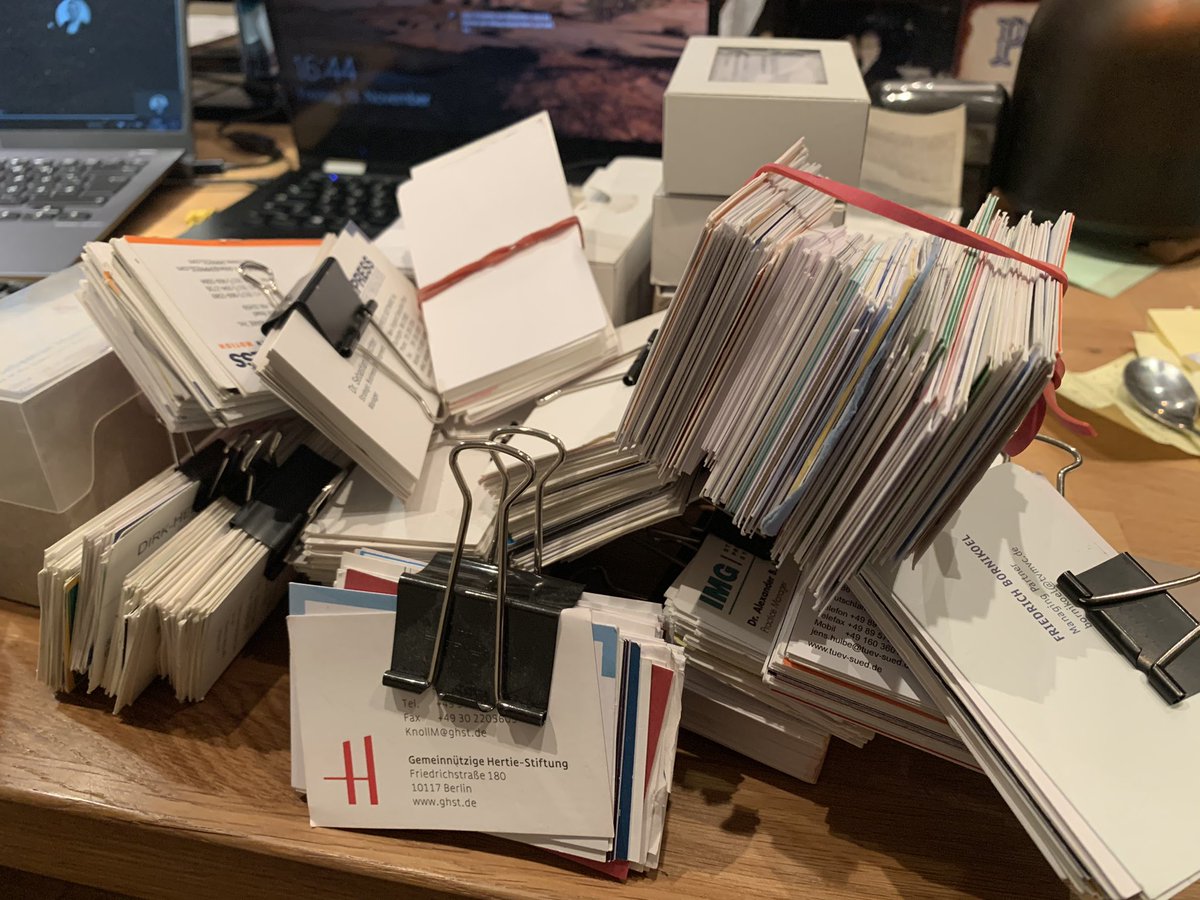 Mein berufliches Netzwerk aus 20+ Jahren (analog visualisiert)! Räume gerade meinen Schreibtisch auf.