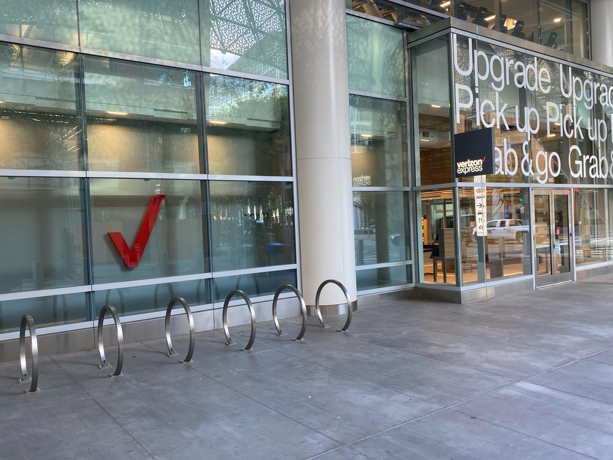 heidiflato's tweet photo. Verizon’s new Transbay Terminal Express Store focuses on getting you in and out FAST. Check it out at 425 Mission Street in San Francisco. Learn more about our digital retail concept here: https://t.co/947YD2SNZK @verizon https://t.co/FjTA60IwwT