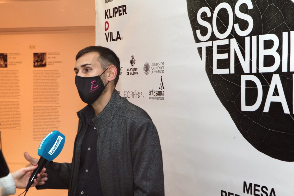 sergicampillo_'s tweet photo. ♻️📲Ahir vaig participar-hi en la taula redona "Sostenibilidad: el papel de la comunicación y el diseño", organitzada per @KLIPERDVILA. 

🗣️Un diàleg distès entre administracions públiques, sector empresarial i experts en comunicació i disseny. https://t.co/ssl0SZPpDl