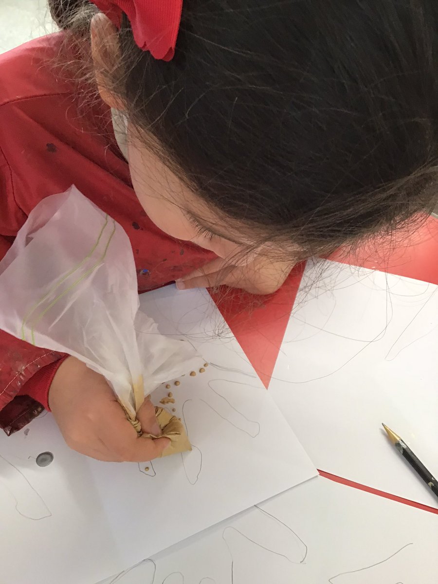 CavershamPrep's tweet photo. #CavershamPrepYear1 celebrating Diwali with Rangoli designing, Diva lamp making and henna creations #CavershamPrepRE https://t.co/K5LtTqCdDD