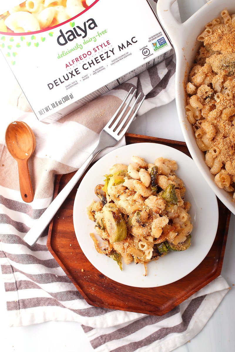 Holiday Hacks for simplifying your meal!!! Make your holidays easier this year with this Vegan Mac and Cheese Casserole. It is made with @daiyafoods Cheezy Mac and mixed with caramelized onions and sautéed Brussels sprouts for an effortless holiday dish. mydarlingvegan.com/mac-and-cheese…