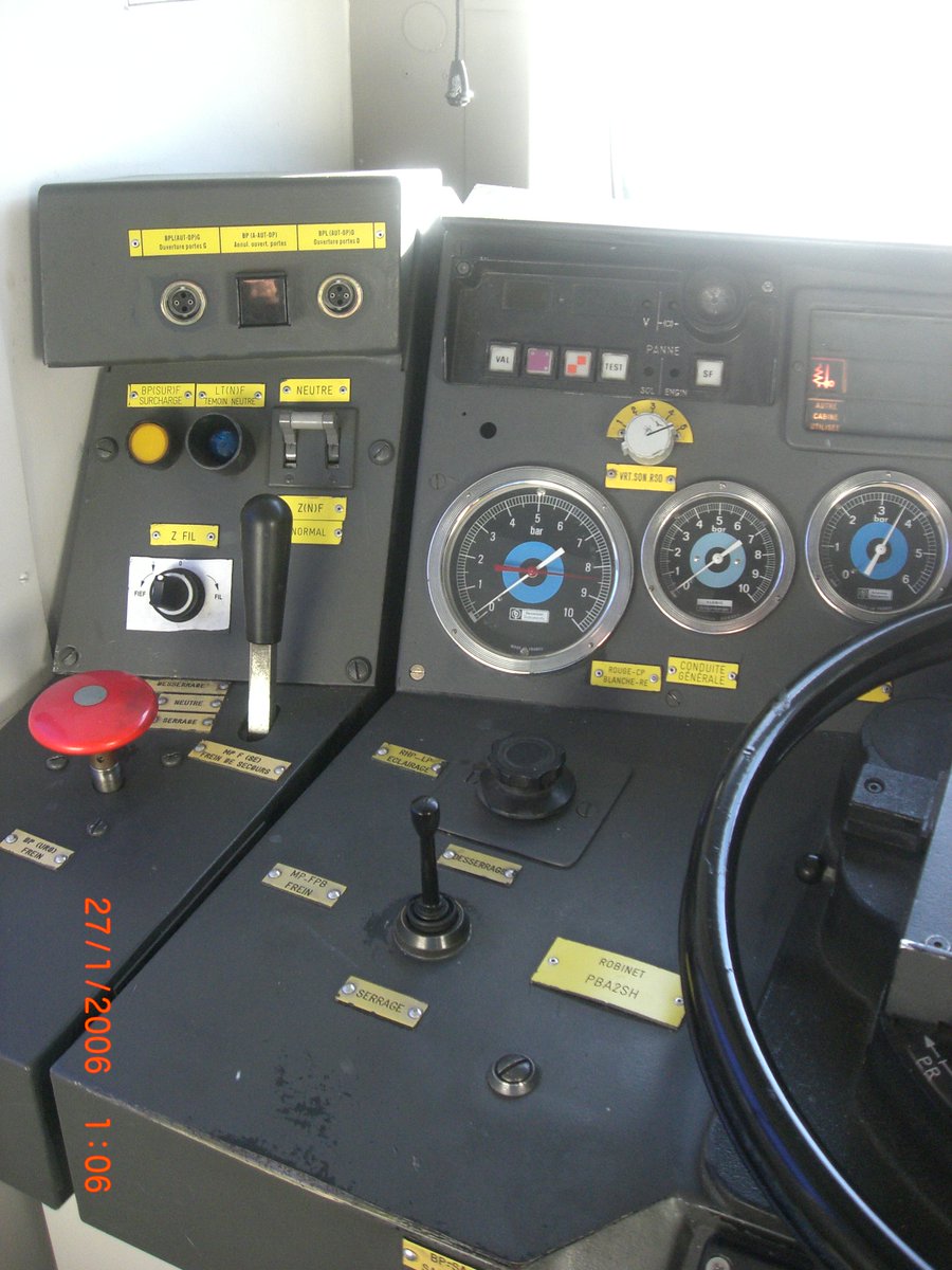 Une fois la partie réglementaire et technique faite, il va rester à réaliser le secours en lui même : qu'un train en pousse ou tire une autre. Oui mais voilà, le frein va être un problème, un gros problème. Car tout est prévu pour que ce soit autonome.