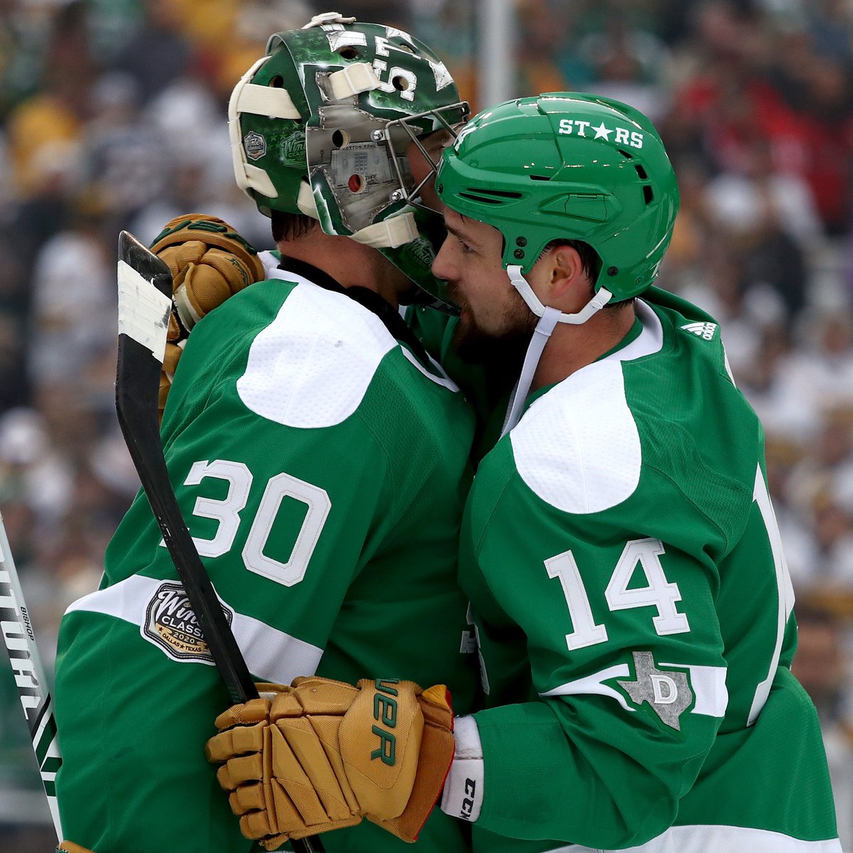 DallasStars's tweet photo. Always remember: Hug your goalie 🤗 https://t.co/3flFehzR8n