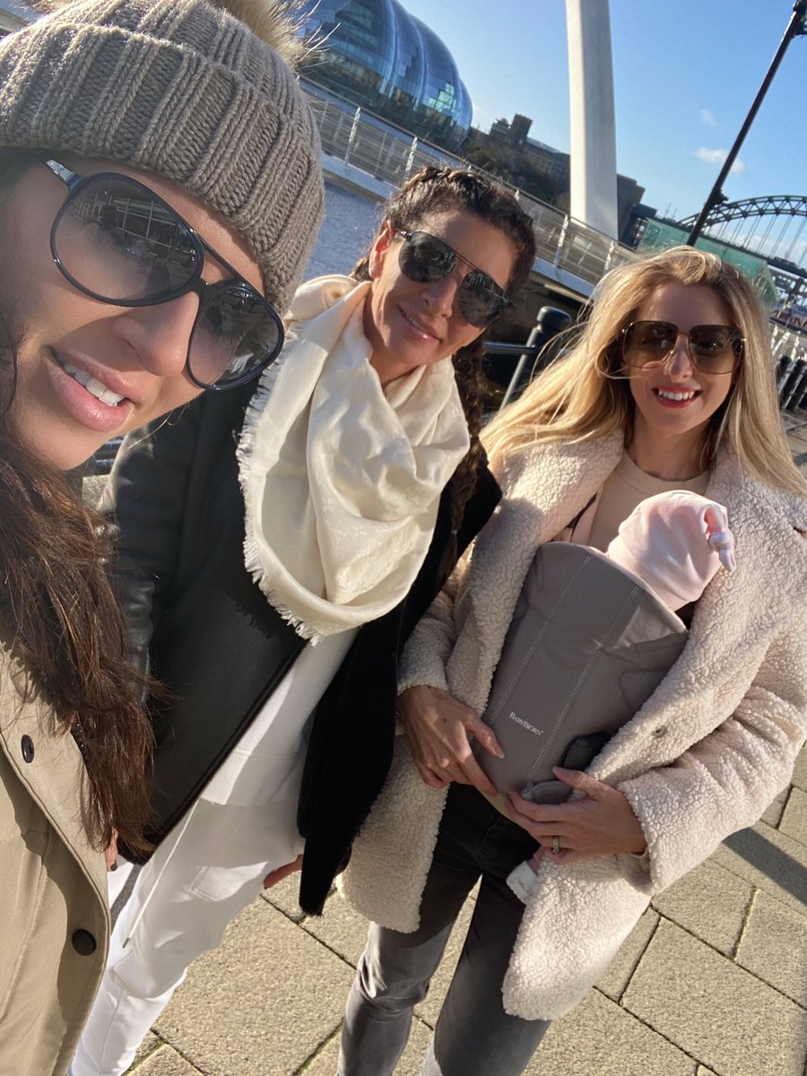 Getting my steps in with these girls and a lovely walk along the quayside this morning ☀️ #quayside #fresh