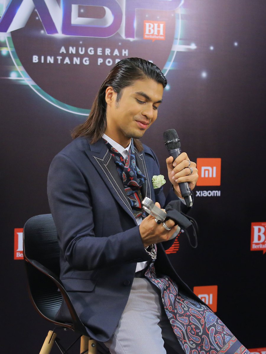 BenAmirr's tweet photo. Thank you guys ! This award is for you ! #Dior #ABPBHKITA2020 https://t.co/EY7ybBQ5oI