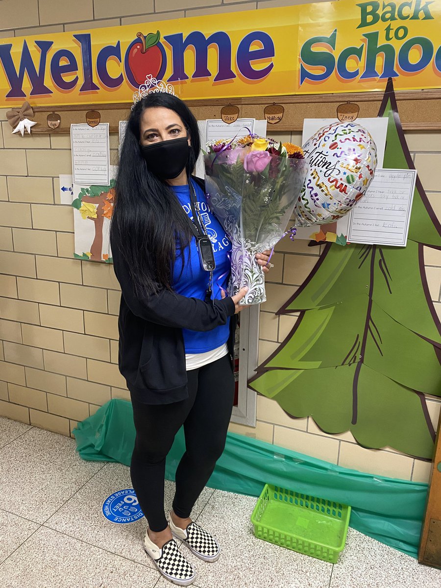 MVS_Griffins's tweet photo. CONGRATS to Mrs. Kehoe, Middletown Village Teacher of the Year❣️So, so, so deserving! #MVS_Griffins https://t.co/RDoVGgiRxO