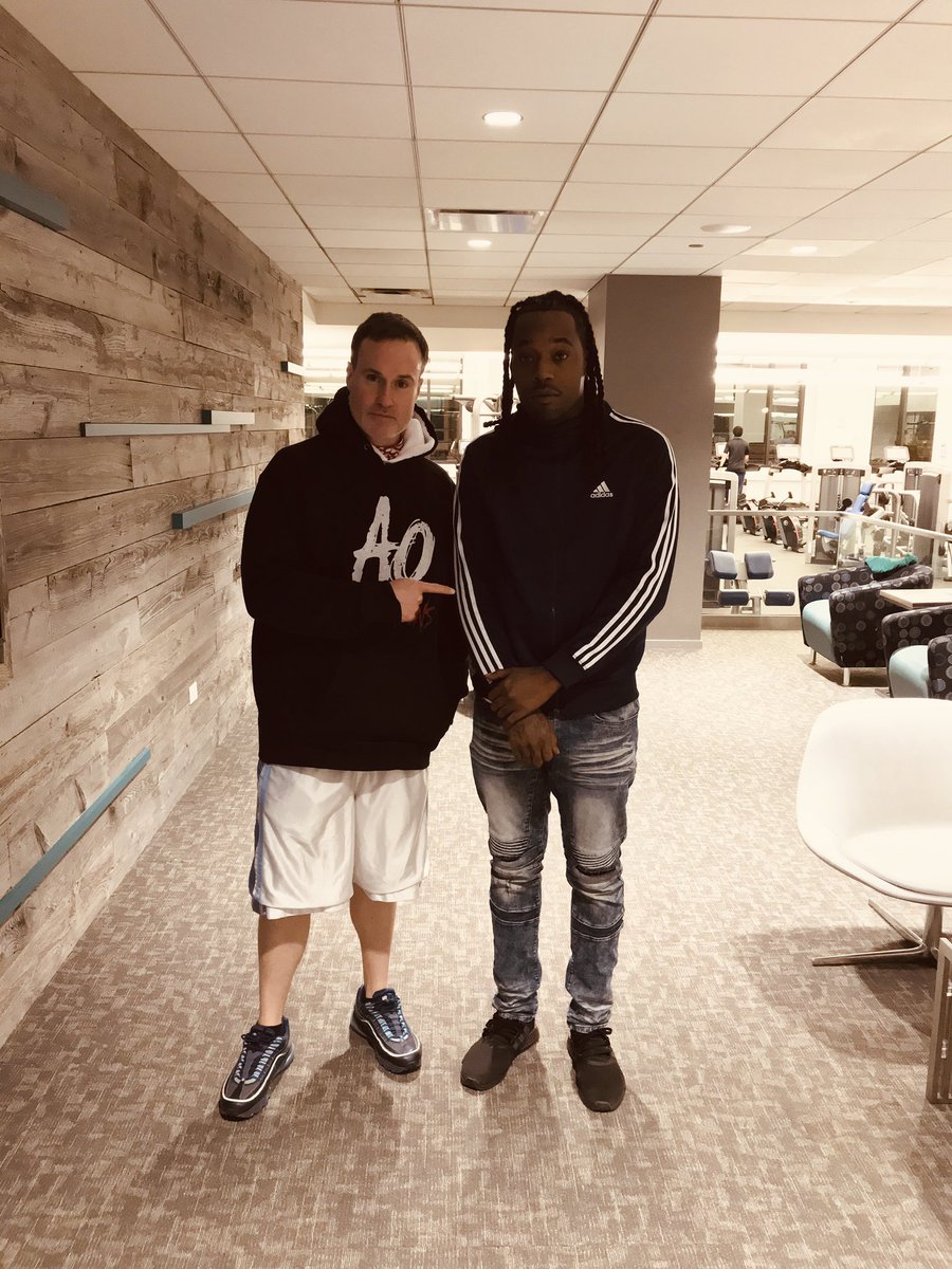 fastbucksgang's tweet photo. #RawTalentchi #Chicago Best 
🔌🔌🔌 #musicbusiness #branding #brandambassador #model #rapper #writer #artist #ovo #ovosound #lyricallemonade #music #fastbucks #LottaBandGlobalRecords https://t.co/j5Ad3sBrqm