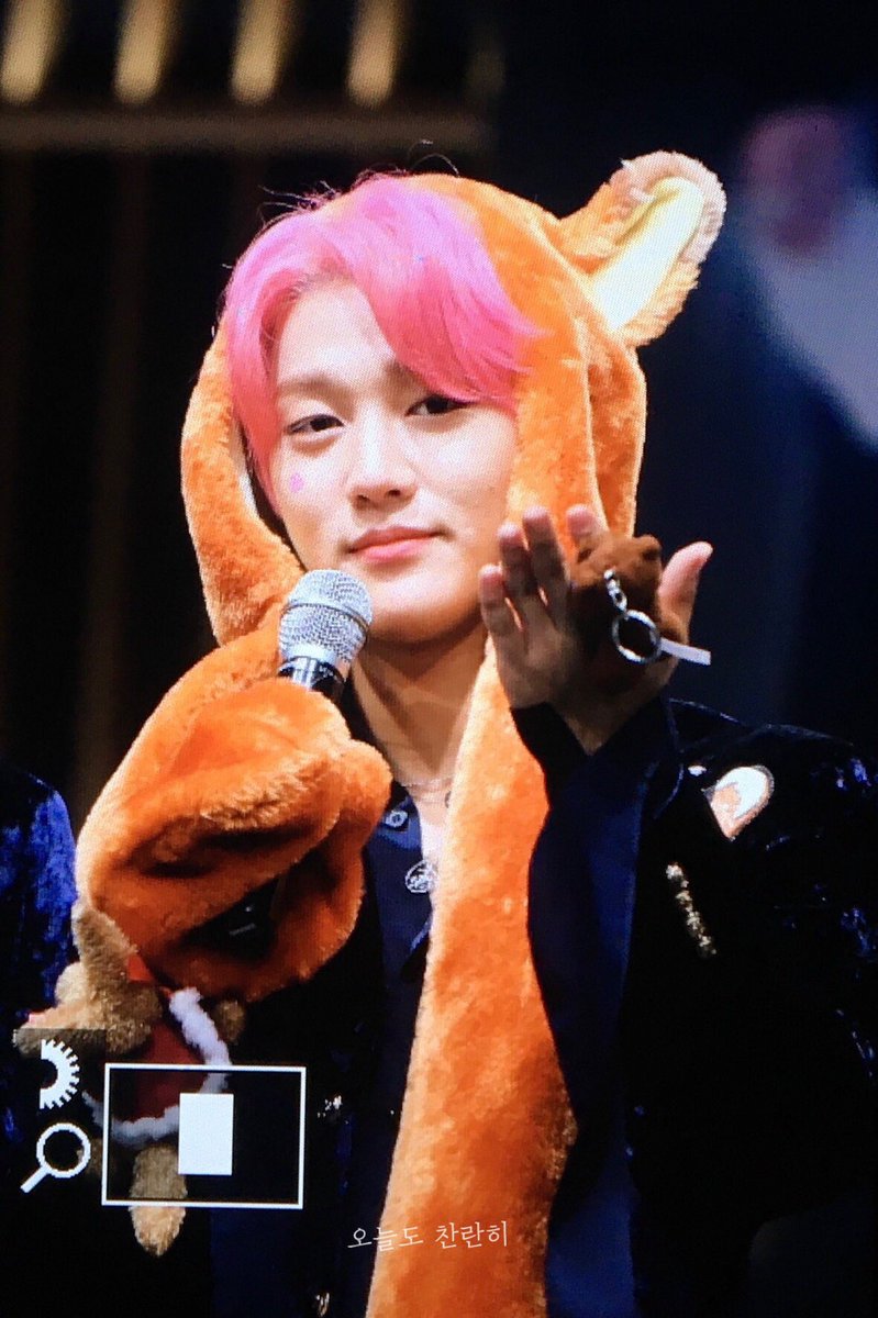 if any non goldenness happen to find this hello! this is one of our two main vocals, hong joochan!! 99 liner, musical genius and one of the cutest guys you’ll ever see. please show him a lot of love <3