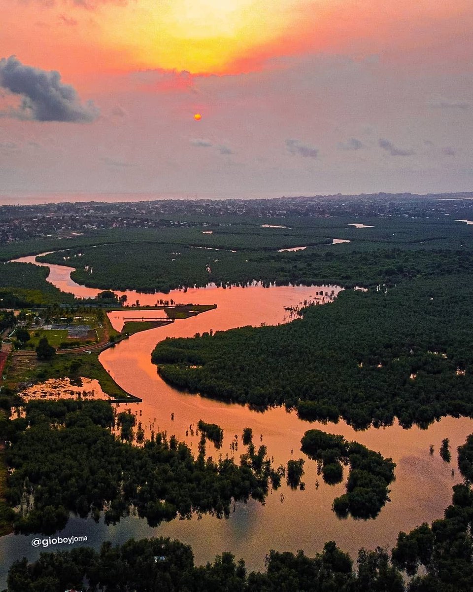 AfricaMatters15's tweet photo. Sunset over the Montserrado River in Paynesville, Liberia🇱🇷.

📸: @gioboyjoma
#56daysofafrica #africamatters #africamattersinitiative  #liberia #blackvoyageurs #libpositives #visitliberia #jostravel  #afrodyssee #mybeautifulafrica #africa #westafrica https://t.co/Tx2olg1yyT