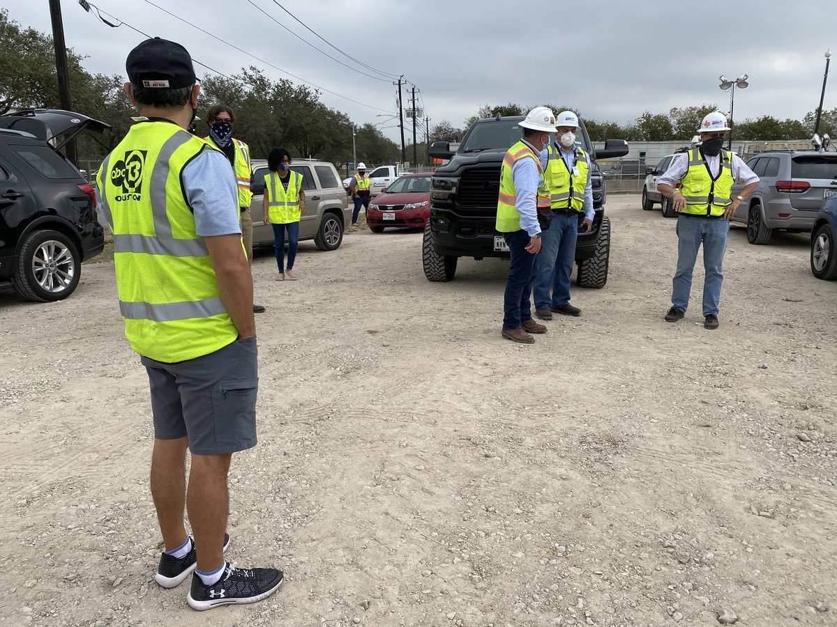 CourtneyHCDAO's tweet photo. Getting ready for our tour of the NEW ✨✨✨ Highway 288. You ready for this? #drive288 #abc13 https://t.co/n0PUn8IfcT
