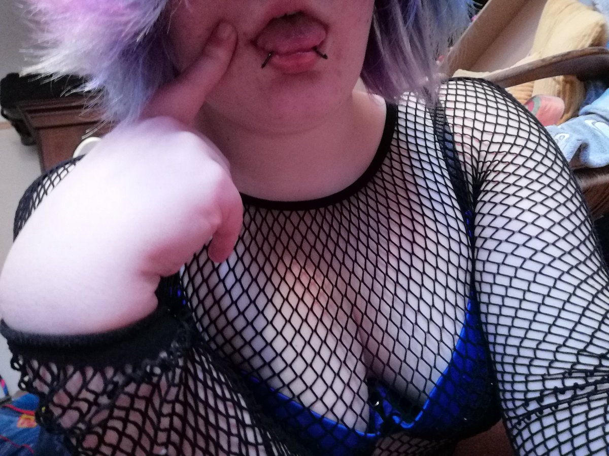 LittlePTease's tweet photo. We've reached 100 posts!!!! To celebrate I'm giving three lucky people a #freetrial on my #onlyFans!!! https://t.co/Z7feS6DCe5 #onlyFansfree #fishnets #smalltittygothgf #sellingcontent #FreebieFriday #alt #sub #kink #fetish #onlyFanspromo https://t.co/YbMemuR7Cd
