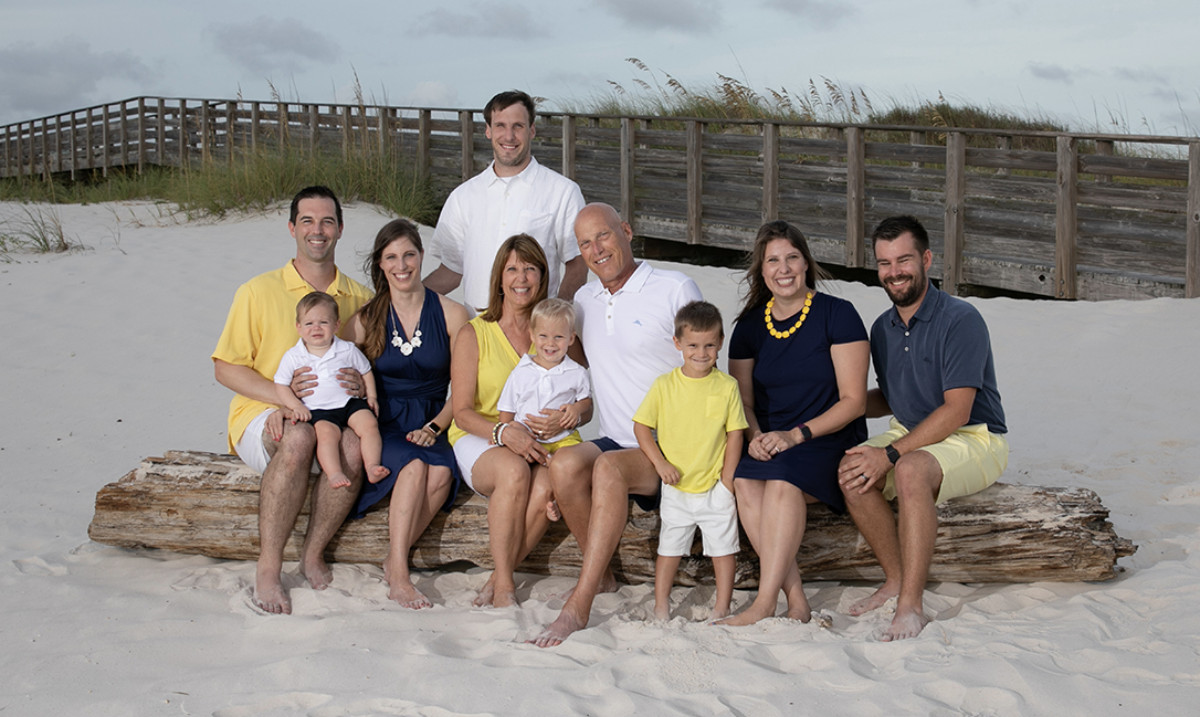 vacationBtweets's tweet photo. When family gets together... The possibilities are endless.
Love the color scheme and all the sweet smiling faces. Vacation Beach Portraits, we know how to capture a moment.
#vacationbeachportraits #orangebeachalabama #familyphotography #howwillyouremember # https://t.co/On4WDfuKNX