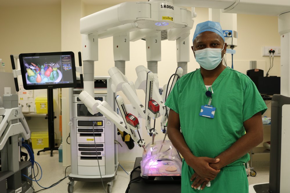 BetsiCadwaladr's tweet photo. A revolutionary form of surgery, which uses a state-of-the-art robot to remove tumours, will soon be available for urological cancer patients in North Wales. 

https://t.co/DqGfcXkDJE https://t.co/0GKyIxreeg