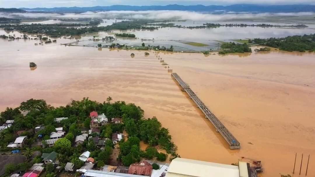 Can i have your moment? this is serious, we need your help. Your RT means a lot to share this para maikalat and makita ng media. please Cagayan Valley needs your help. Our province also needs your help. Whole Cagayan is submerged with flood.
#CagayanNeedsHelp