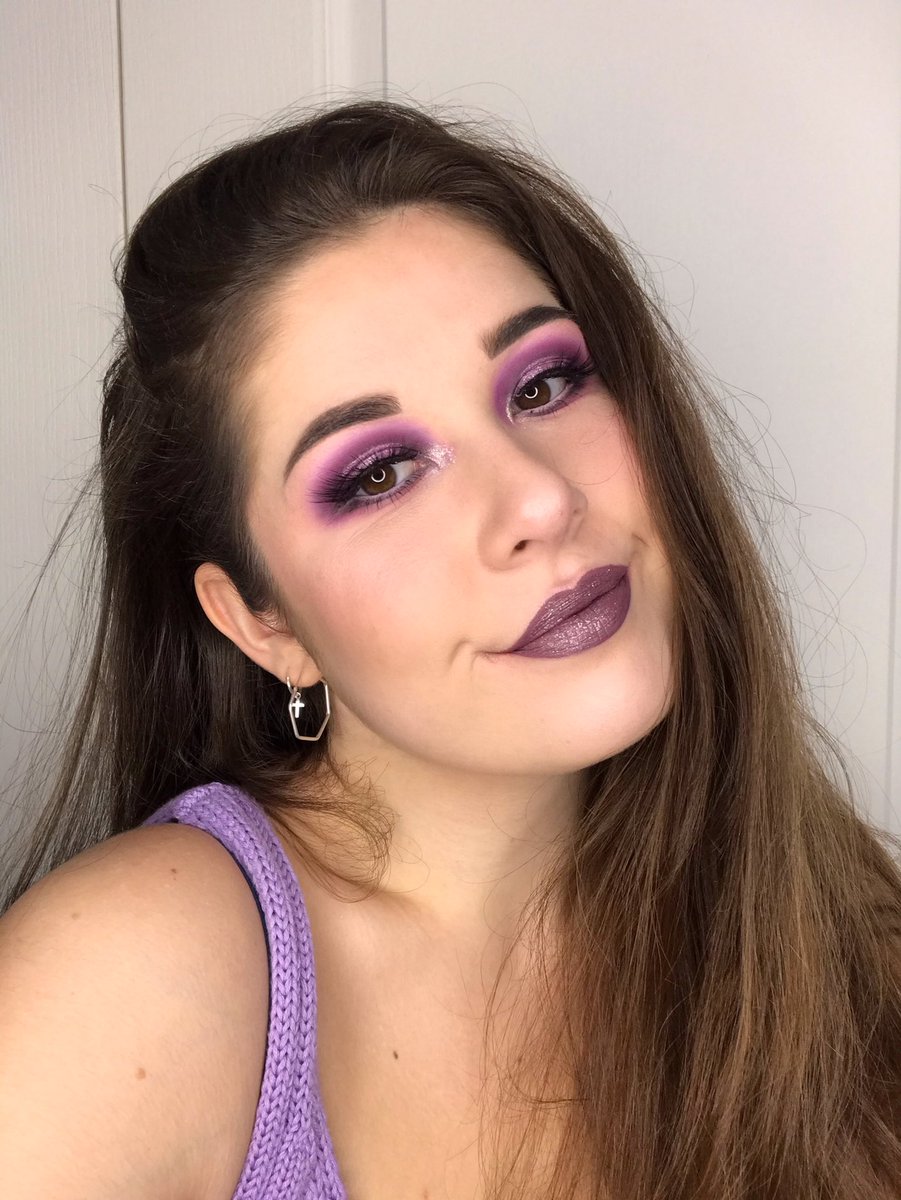 nikitalbr's tweet photo. Purple halo eyes 💜
—————————————
Using @ABHcosmetics x @amrezy palette 
—————————————
N’hésitez pas à venir me donner de la force sur Instagram : @/itsnikkimu 

https://t.co/XEImVYnV5t https://t.co/qhiF7V1Mel