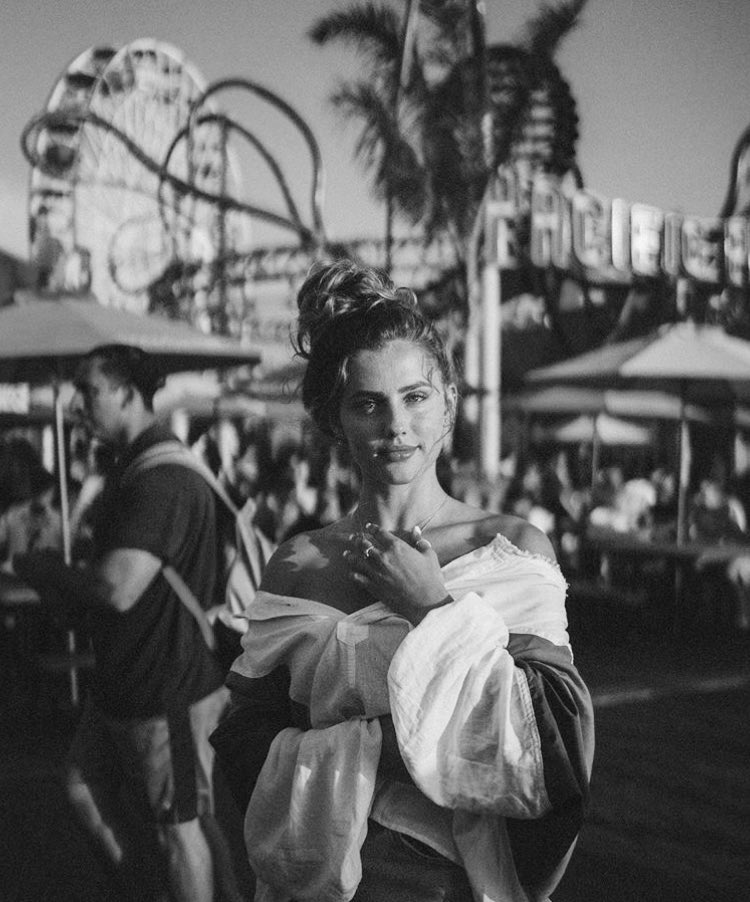 rhiannoncrxw's tweet photo. 𝙬𝙚 𝙖𝙧𝙚 𝙬𝙤𝙢𝙚𝙣 𝙬𝙝𝙤 𝙬𝙞𝙡𝙡 𝙙𝙧𝙤𝙬𝙣 𝙤𝙘𝙚𝙖𝙣𝙨, 𝙘𝙡𝙞𝙢𝙗 𝙢𝙤𝙪𝙣𝙩𝙖𝙞𝙣𝙨 𝙖𝙣𝙙 𝙡𝙞𝙛𝙩 𝙨𝙥𝙞𝙧𝙞𝙩𝙨. #PowerIsBeeuty #BeeNominated https://t.co/vZcVM7hyMe