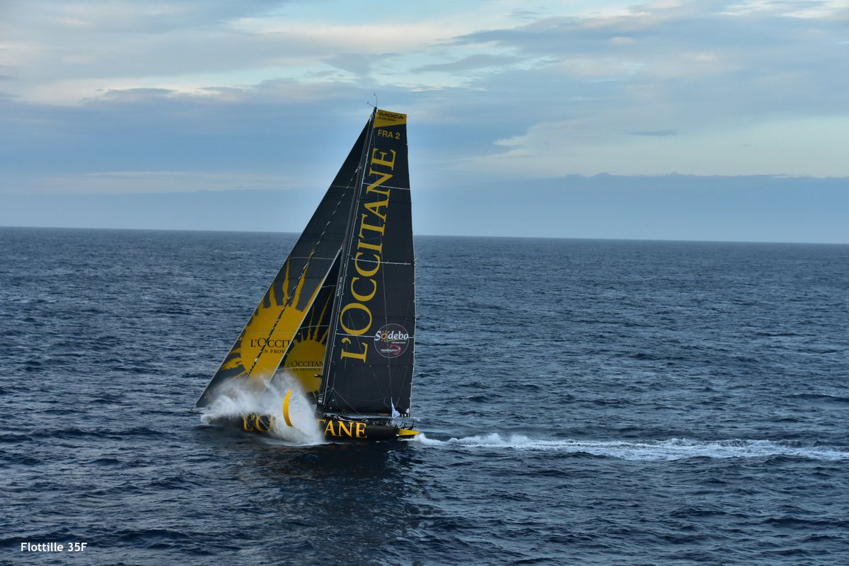VendeeGlobe's tweet photo. Une nouvelle série de photos magnifiques prises par la Flottille 35F de la @MarineNationale il y a quelques jours dans le Golfe de Gascogne. 😍
© Marine nationale / Défense 📸 https://t.co/VANerLTxeO