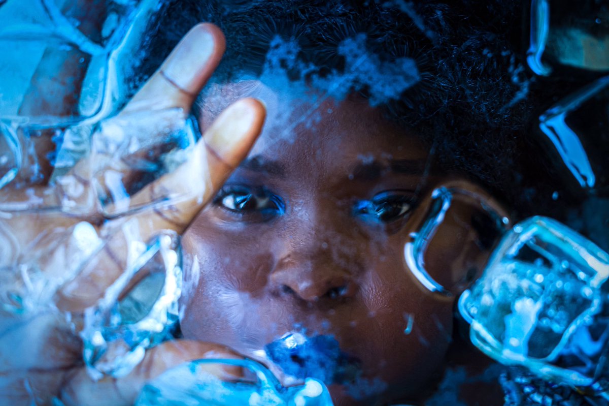 PixelEkedy's tweet photo. Continuons d’avancer même ayant la tête sous l’eau.
#Pixelcrédit : @PixelEkedy 
#pixelmodel : @w_djap 
#photographyart #glace #life #ForwardTogether 
@DidierLefa @SydneyMbianda1 @corneille_Nkwel @MrEssomba @frank_boert https://t.co/Xu5PFQixM7