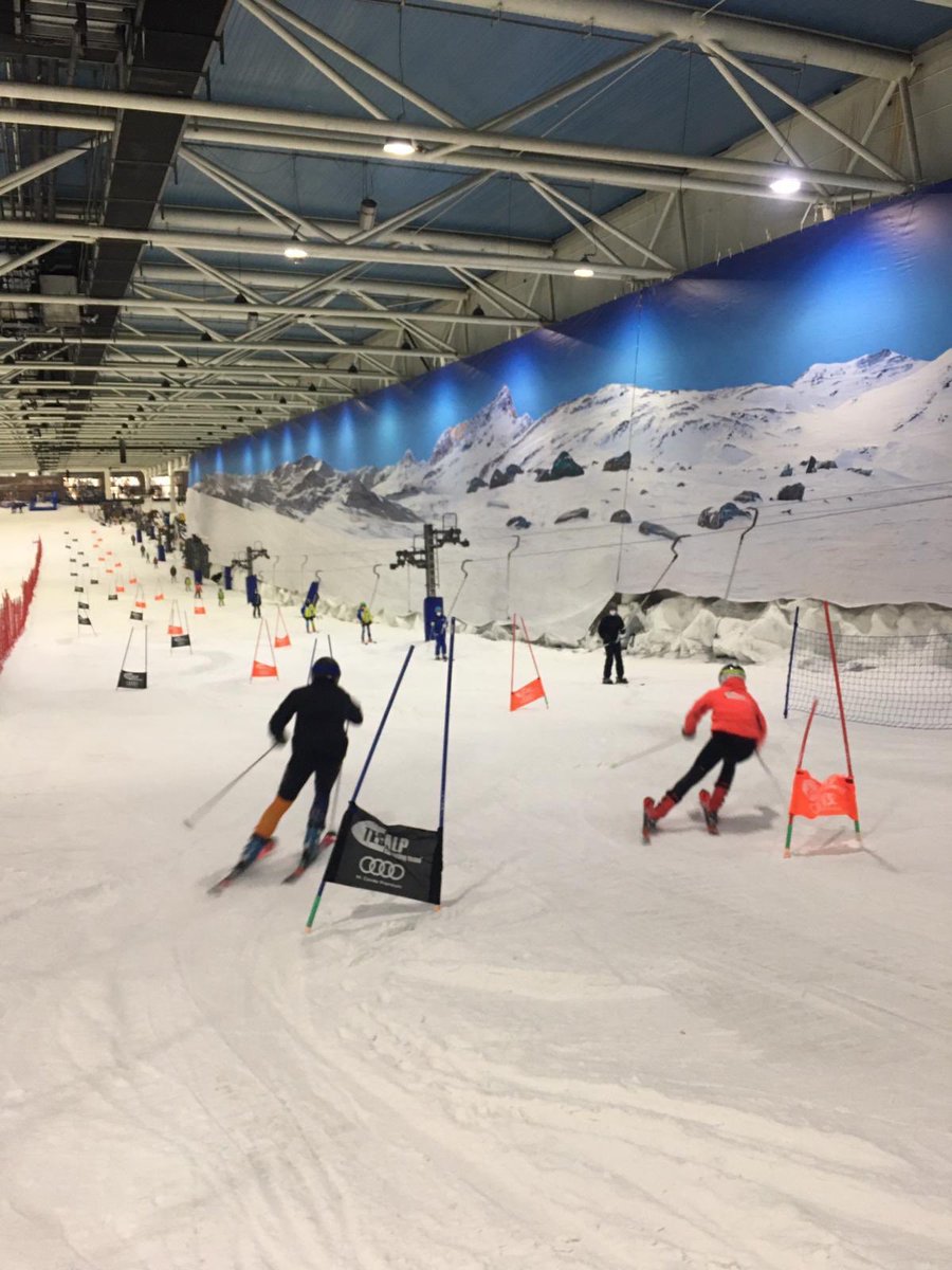 ¡No te lo pierdas!
Mañana vive en directo el GS del VI Trofeo <a href="/spainsnow/">SPAINSNOW</a> apertura Copa de España de esqui alpino U16
El #CEC compite  con:
Nico Benito
Jorge Aznar
Diego Hernández
Martina Terrén 

¡Síguelos! 14.00 h en YouTube de #RFEDI
youtu.be/0kdRm1sBuKM

📸 <a href="/FADIARAGON/">Federación Aragonesa de Deportes de Invierno</a>