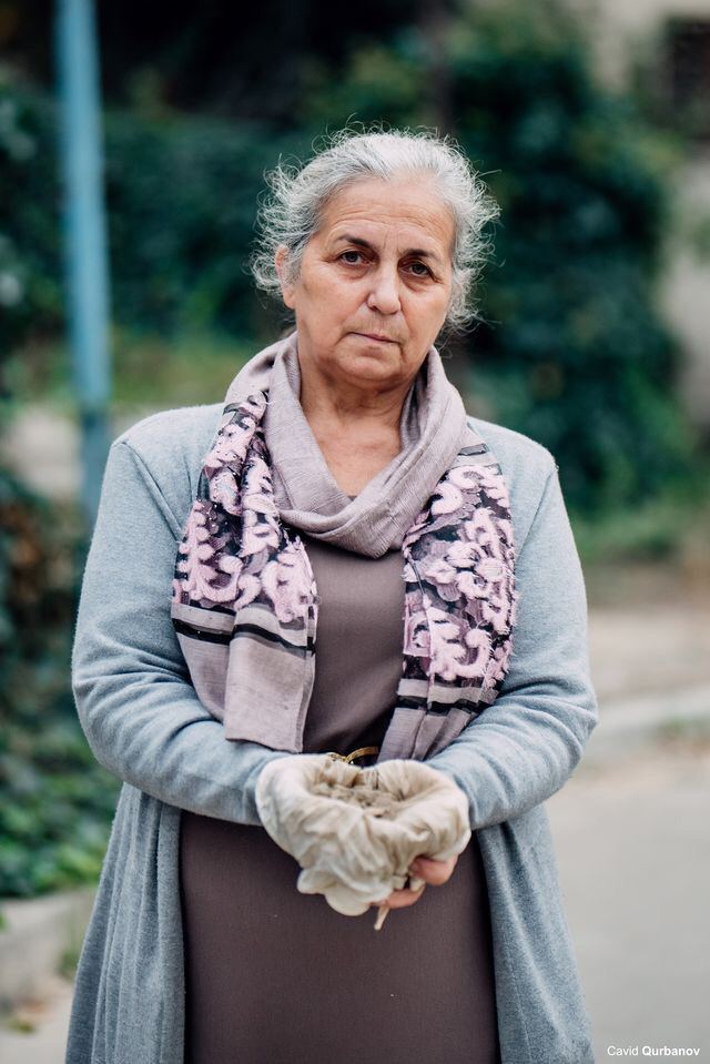 azeuniofficial's tweet photo. Malahat is 65 years old.She is from Guyjag village of Jabrayil region.Her husband Arif was killed in the Karabakh war on July 2,1993. Before leaving Jabrayil, she took a handful of soil from her husband's grave and kept it in the piece of cloth for 27 years.
#KarabakhisAzerbaijan https://t.co/JACdfRxHoV