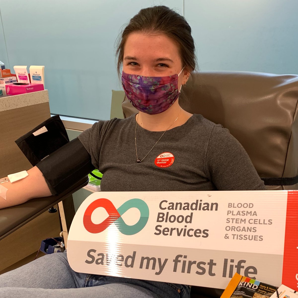LifelineAlberta's tweet photo. Today is #WorldKindnessDay - the gift of life is one of the ways to show your kindness and it only takes a few minutes to make an appointment and donate. We want to thank Shauna who donated for the first time today! @kindsnacks #snackkind #onelove #canadaslifeline https://t.co/35sSr0n6hC