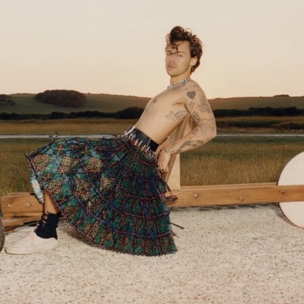 OT5PromoTeam's tweet photo. 🥀 | a few more photos of harry from his vogue photoshoot! https://t.co/LXuwLFeOGS