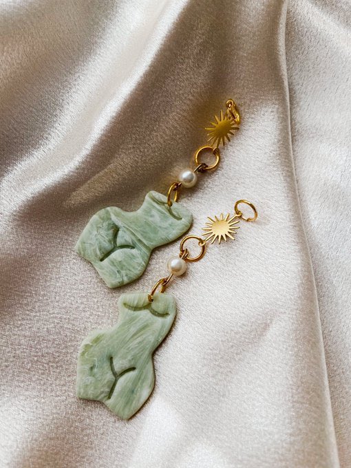 tzeradesigns's tweet photo. Hi I’m Jay ✨ I make polymer clay earrings inspired by healing rocks !✨ I have hooks and clip on options for certain earring styles✨ my insta is @/tzeradesigns 

https://t.co/y5dm3iJ7Ep https://t.co/bFsGfZ53mE